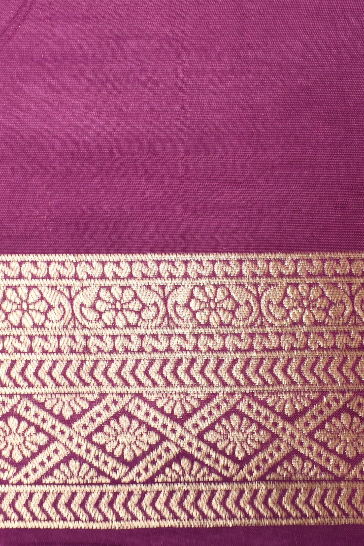 Rang Morla - Peacock butta with Peacock border - Plum