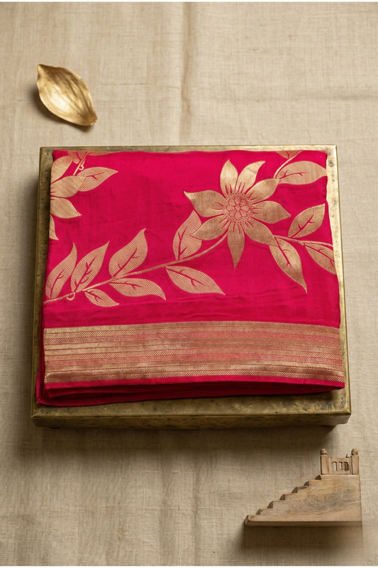 Large continuous Floral Creeper pattern - Hot pink
