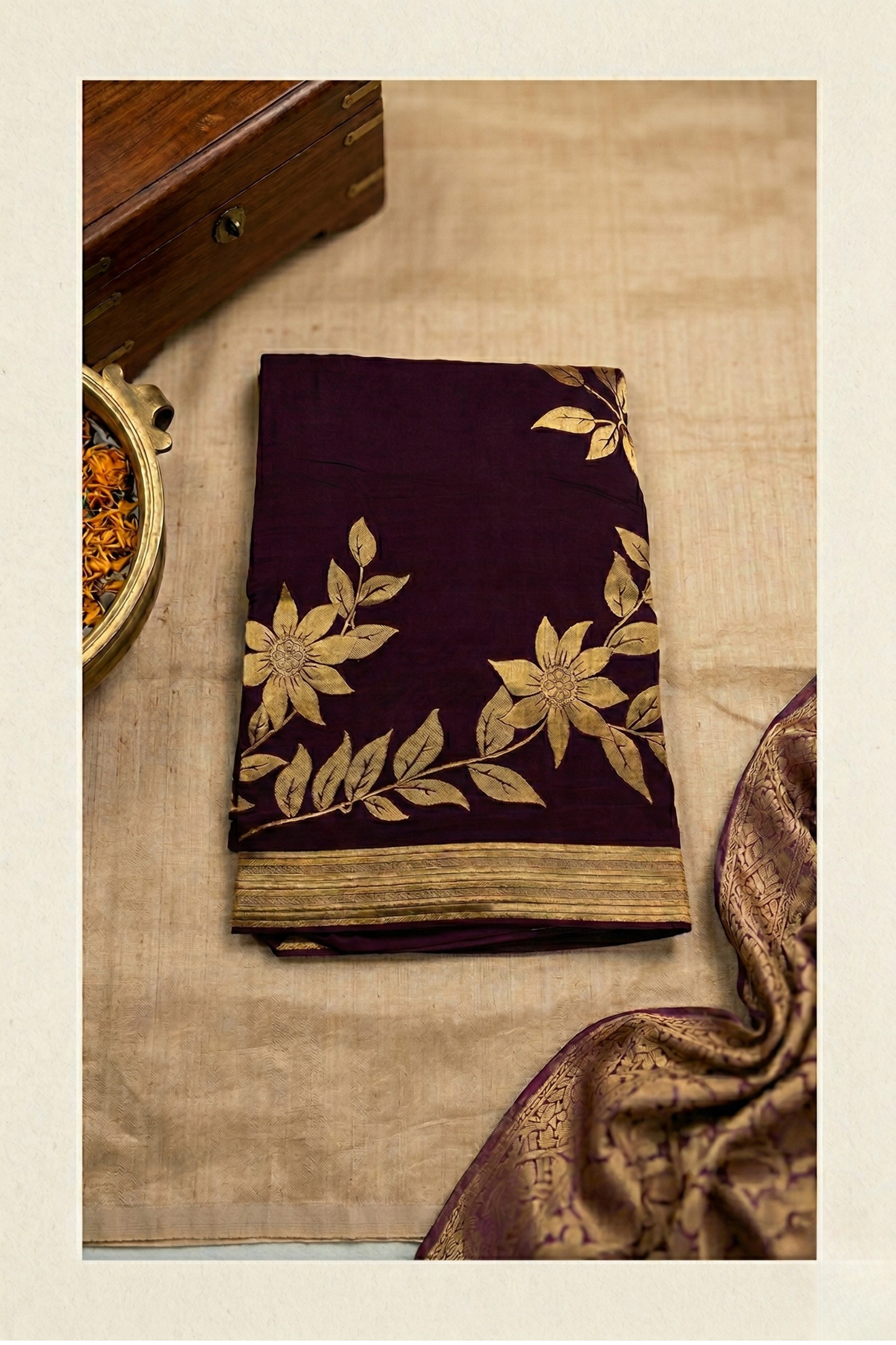 Large continuous Floral Creeper pattern - Wine