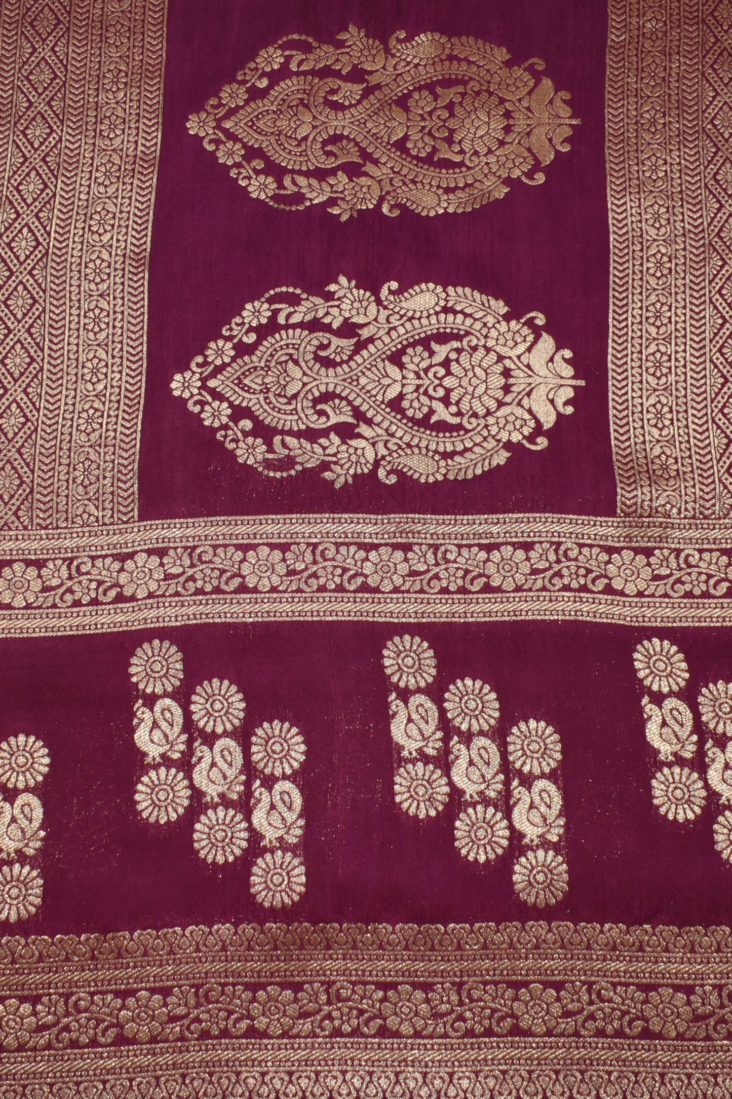 Rang Morla - Peacock butta with Peacock border - Plum