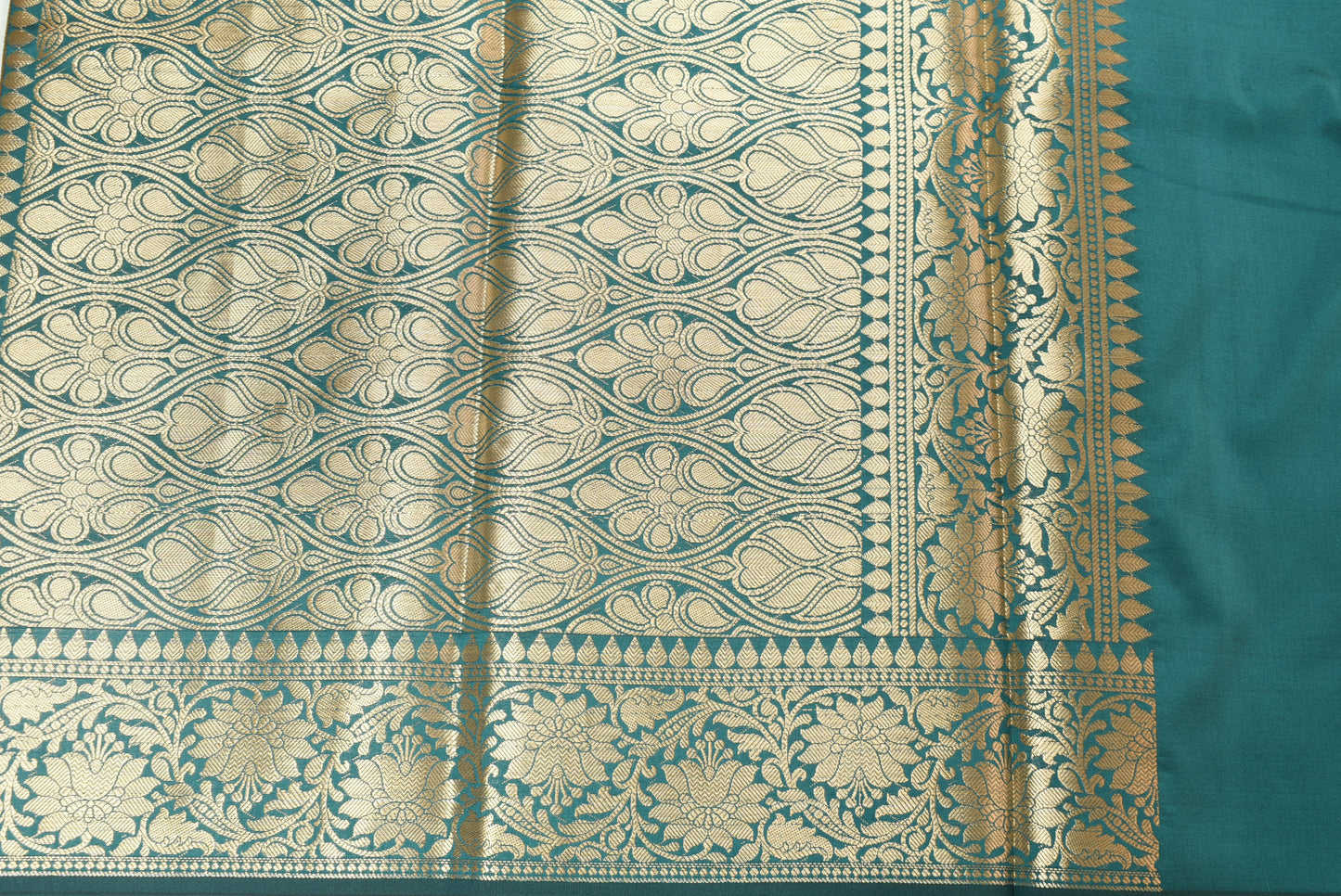 Small Golden Flower Butta with Floral Border - Rama Green